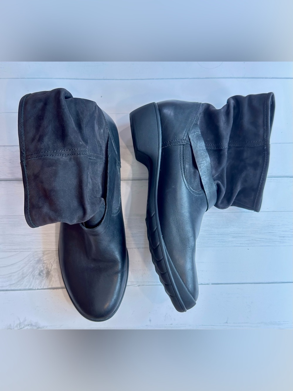 Women’s Black Mid-Calf Comfort Boots